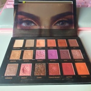 HUDA BEAUTY Desert Dusk Eyeshadow Palette